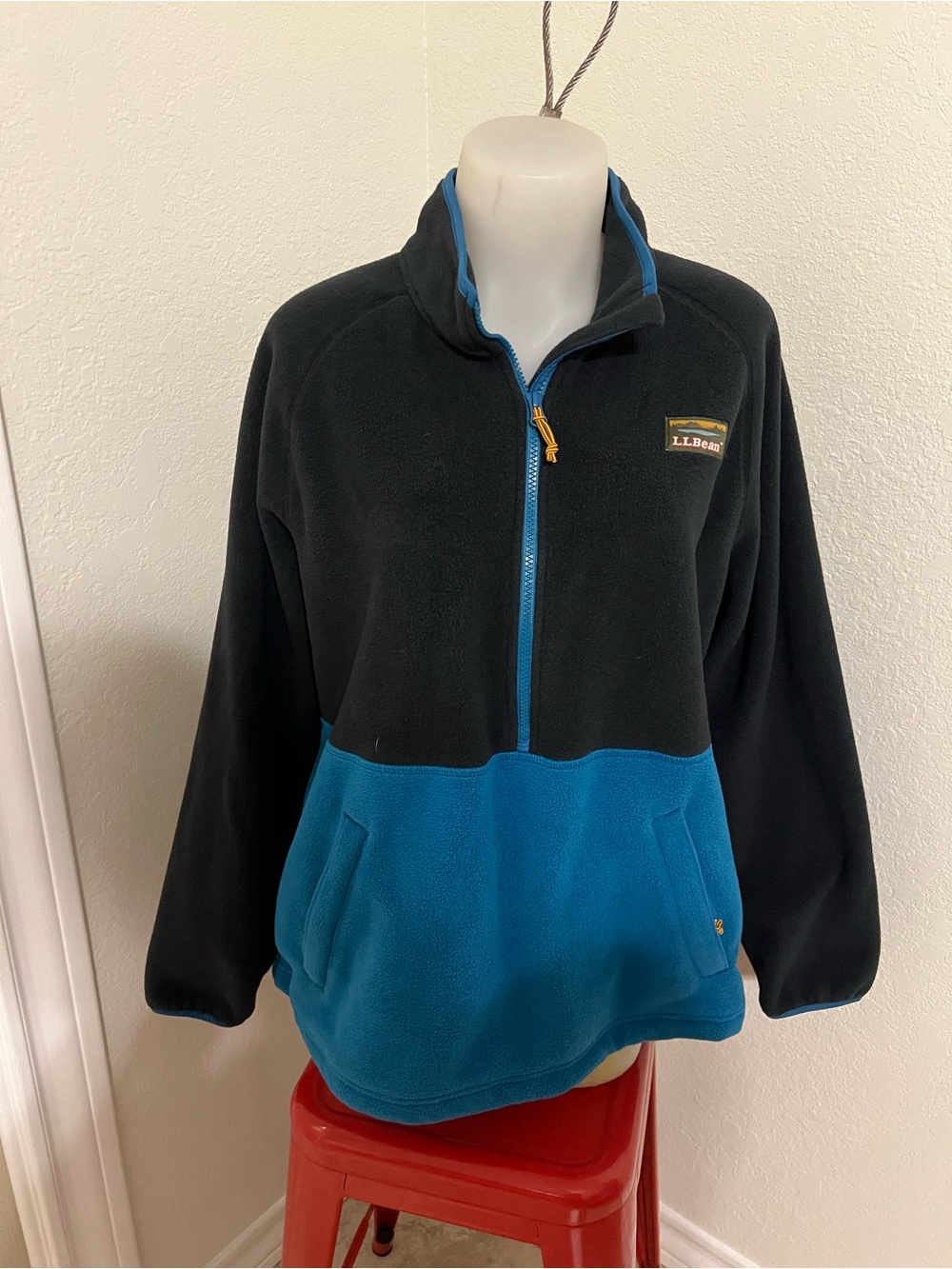 L.L. Bean women’s size XL Two-Tone Black and Teal Fleece Pullover Jacket